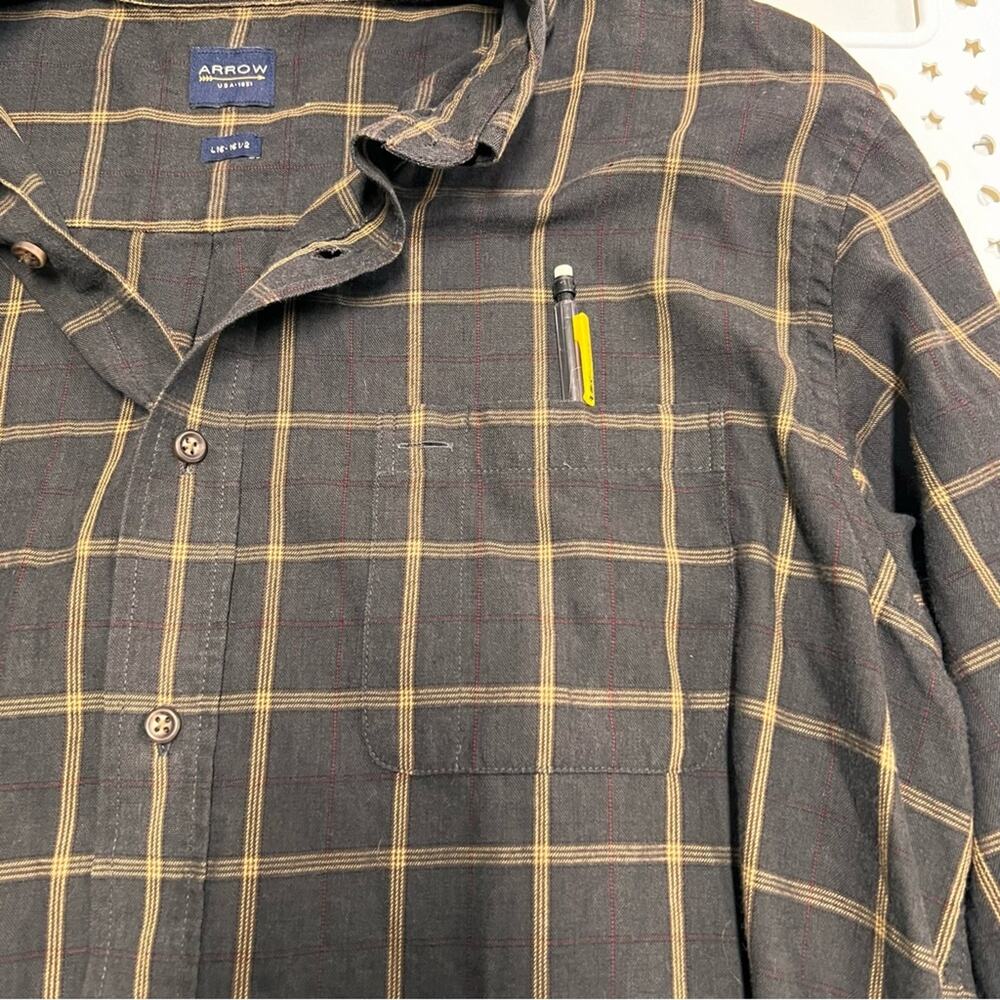 Arrow Men’s long sleeve button down shirt.  Brown and tan. Size 16-16 1/2. large
